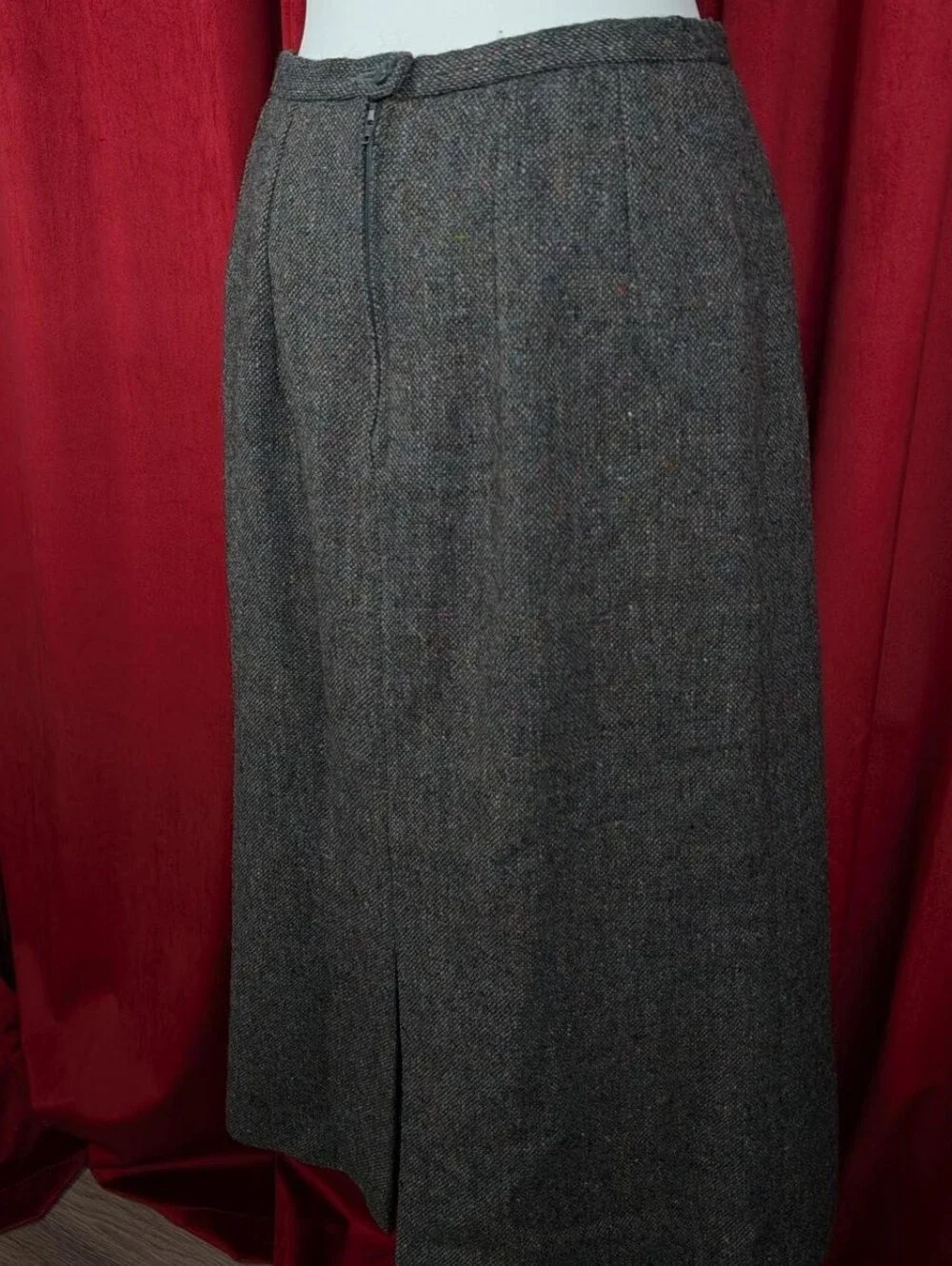 True Vintage 70's Brendella Gray Tweed 100% Wool Midi Walking Skirt